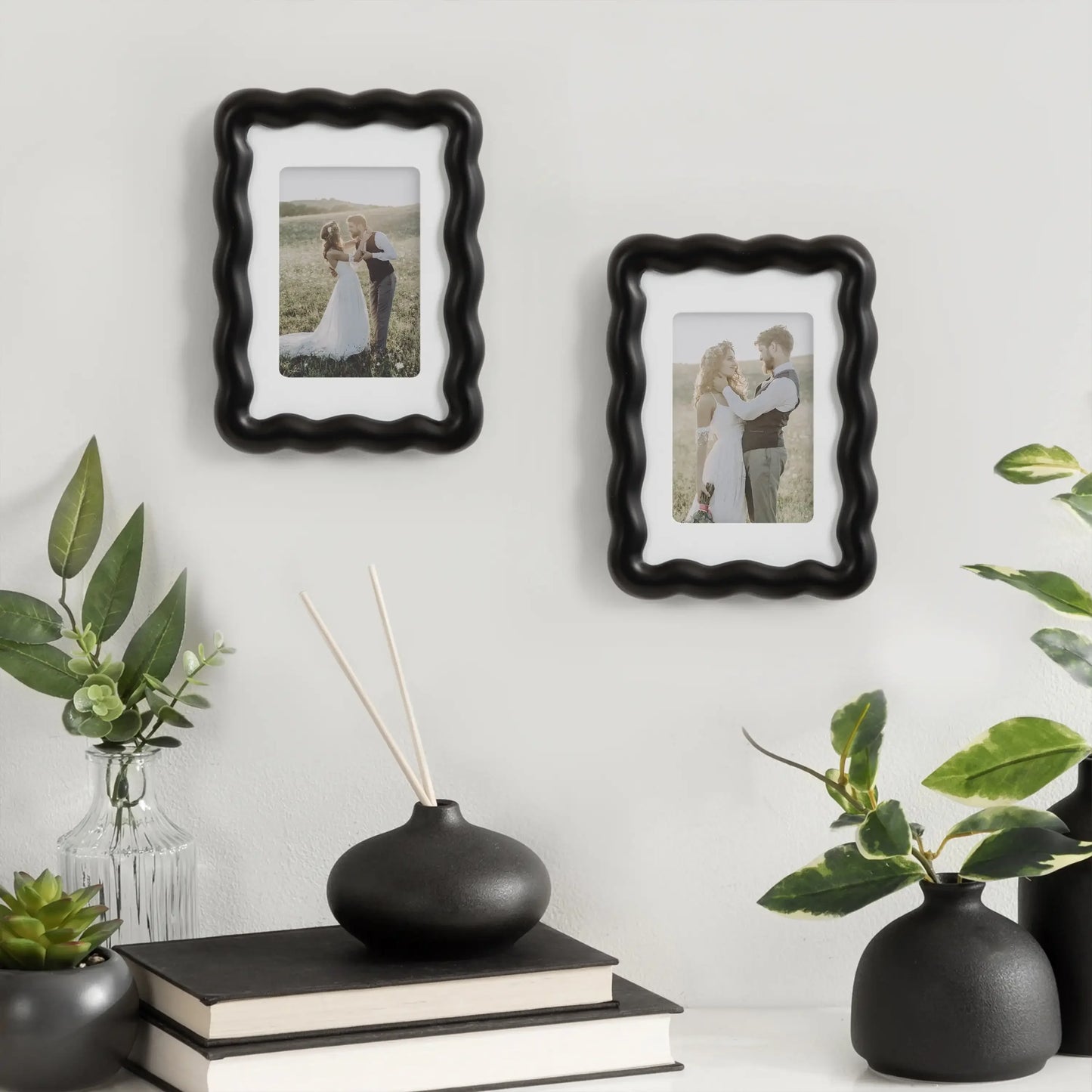 5x7 Wavy Black Picture Frame